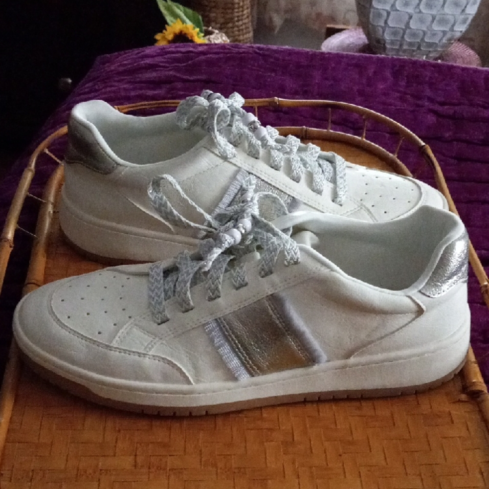Wild Pair Hailleyy White And Silver Sneakers Sz. 9.5
